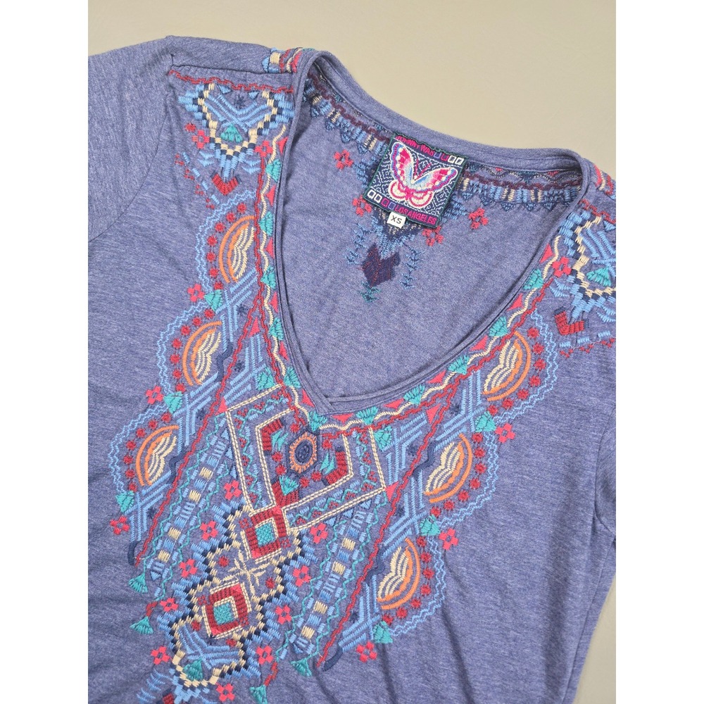 Johnny Was Los Angeles Blue Embroidered V-Neck Boho T-Shirt Womens XS